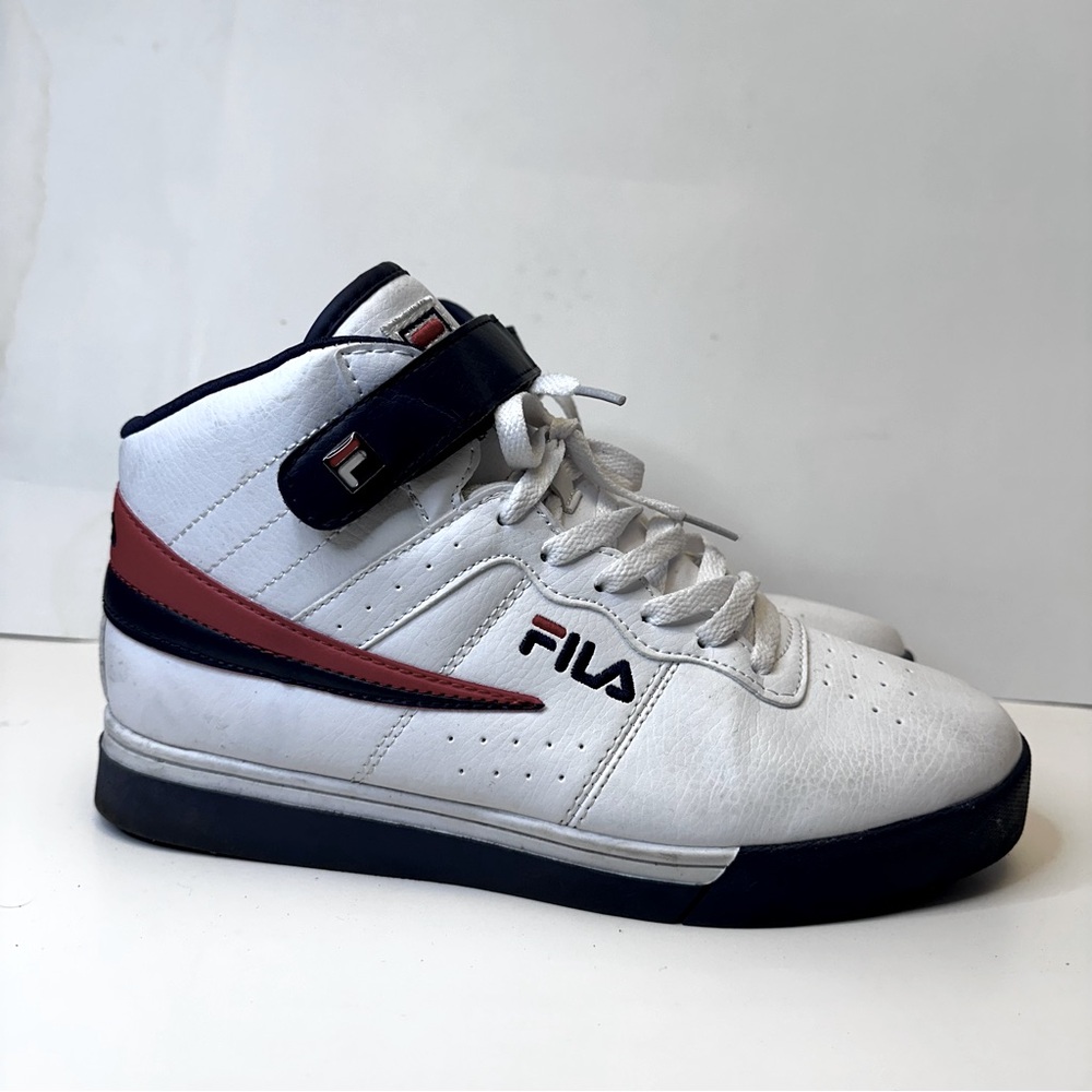 Fila 1SC60526-125  Classic Basketball/Lifestyle White Great Condition Sz 7,5